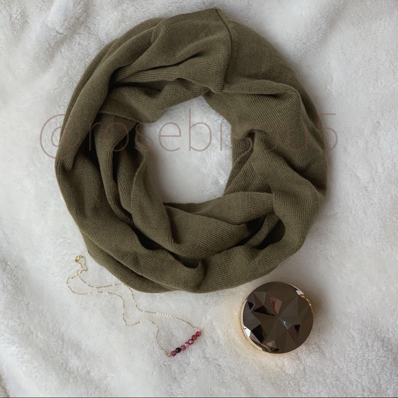🧣♥️Luxe Knit Infinity Scarf in OLIVE - Picture 8 of 8